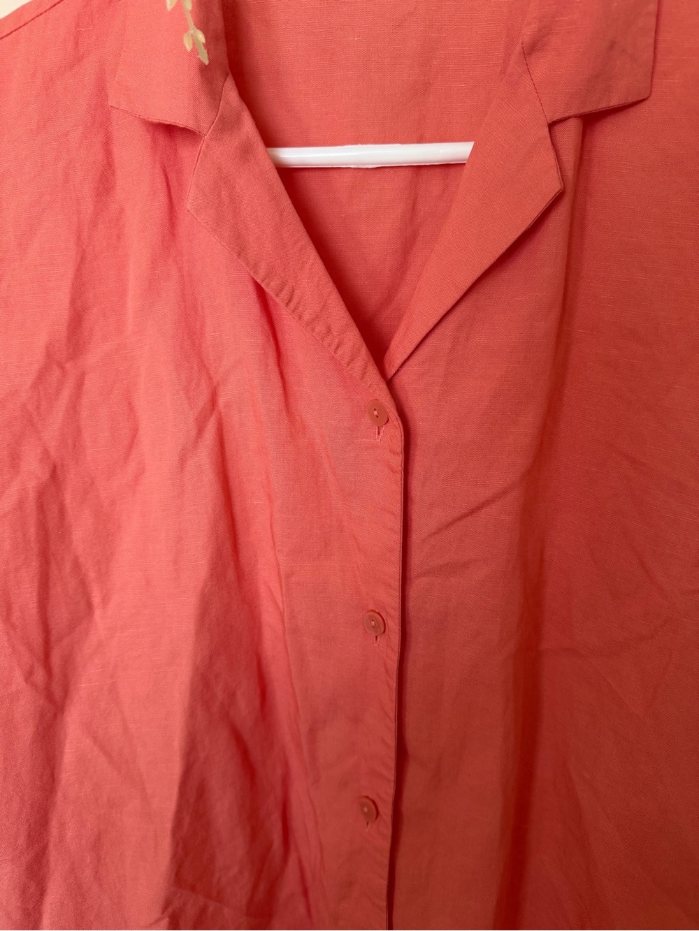 Uniqlo Coral Rayon And linen Blend Short-Sleeve Button Down Shirt - Picture 2 of 8